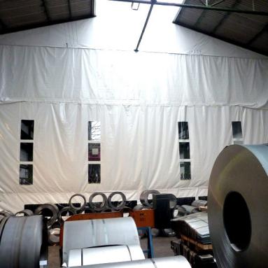 29 Hallenabtrennung mit Kranbahn-Durchlass, absenkbar