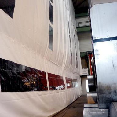 30 Hallenabtrennung mit Kranbahn-Durchlass, absenkbar