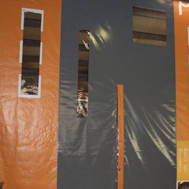 26 Lärm- und Staubschutzwand