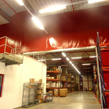 19 Wärme-Trennwand mit Lamellen-Tor