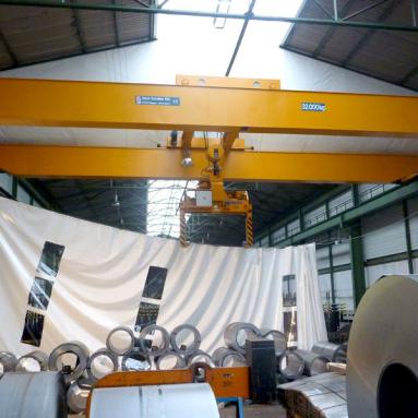 15Hallenabtrennung mit Kranbahn-Durchlass, absenkbar