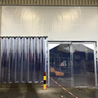 Hallenabtrennung mit Staplerdurchfahrt