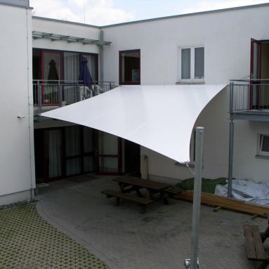 2 Sonnensegel, tempotäre Beschattung / Wetterschutz