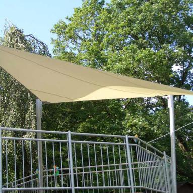 42 Sonnensegel, tempotäre Beschattung / Wetterschutz