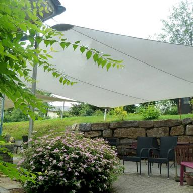 52 Sonnensegel, tempotäre Beschattung / Wetterschutz