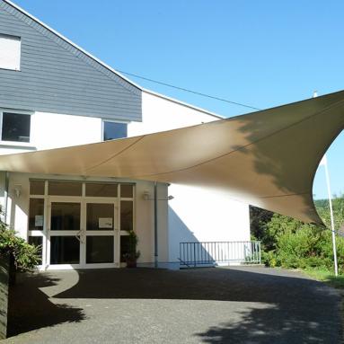 57 Sonnensegel, tempotäre Beschattung / Wetterschutz